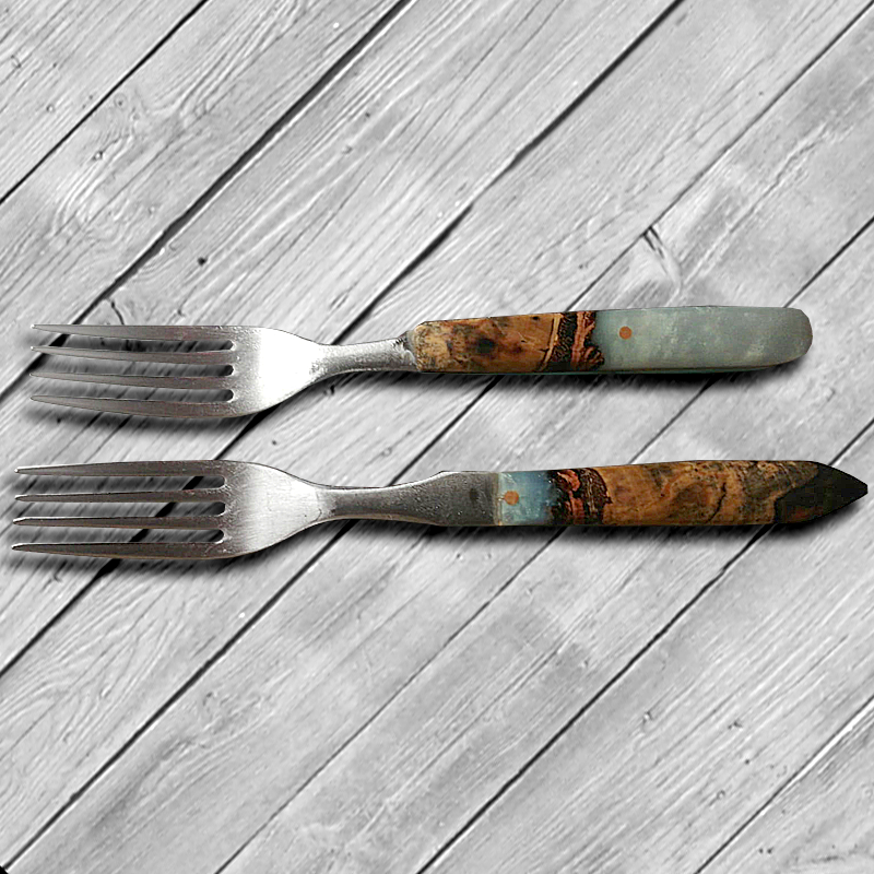 Besteck mit Holz- und Epoxidharzgriff